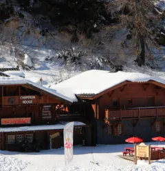 Le Petit Chaperon Rouge, vu du village