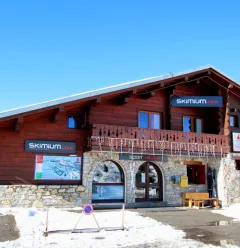 Boutique Skimium située en haut de Plagne Villages