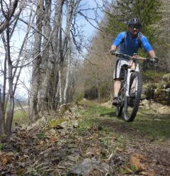 Randonnée en VTT et VTT électrique - Bureau des Guides de Montalbert