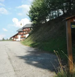 PARKING FACE AUX CHALETS