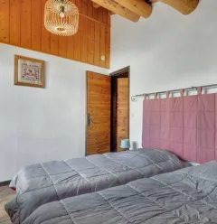 Chambre spacieuse avec balcon