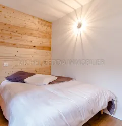 Cabine avec un lit double