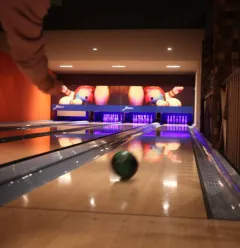 Le Holidays BOWLING