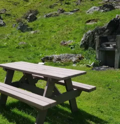 Table du pique aux Bauches avec barbecue