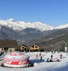 Club Piou Piou en face des chalets Chamois