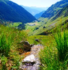 Vue sur les hameaux du vallon
