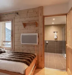 Chambre 2 & Salle de douche