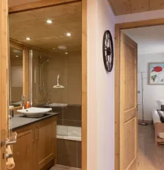 Salle de bain, Chambre 2, Couloir d'entrée