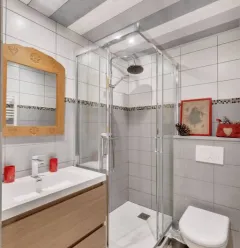 Salle d'eau avec wc