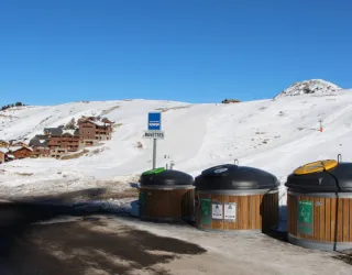 Arrêt navette au sommet du village
