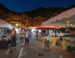 Marché Artisanal en nocturne et Braderie des commerçants_Champagny-en-Vanoise