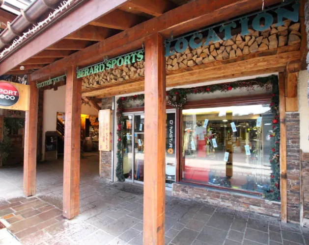 vitrine Sport 2000 depuis la rue pietonne