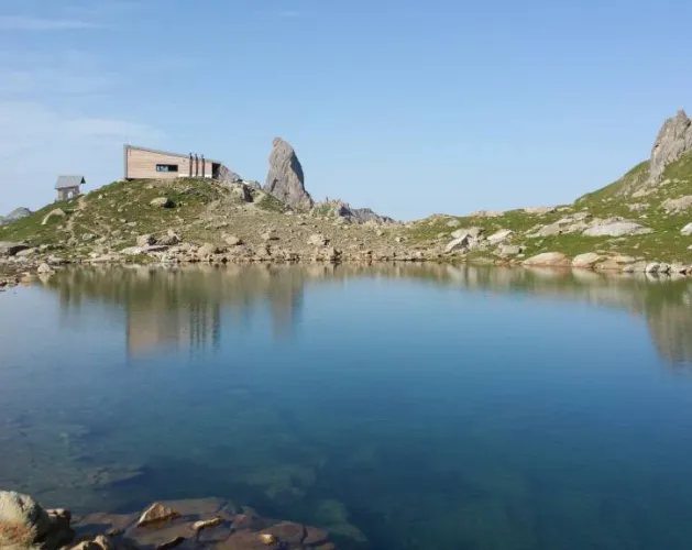 Lac et refuge de Presset vallée de la Plagne
