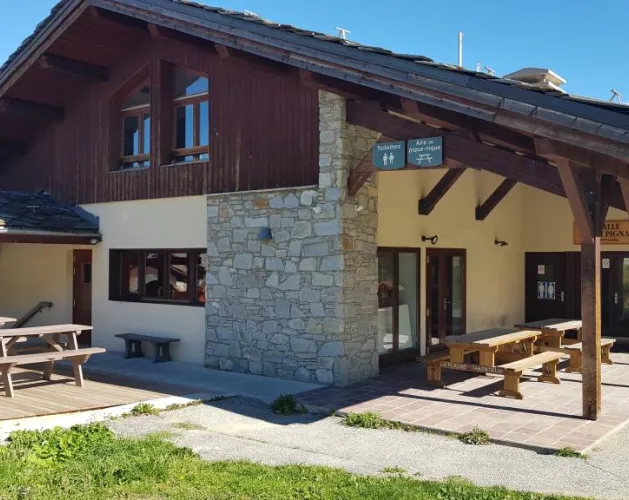 Salle hors sac aux Coches, en face de la zone débutante