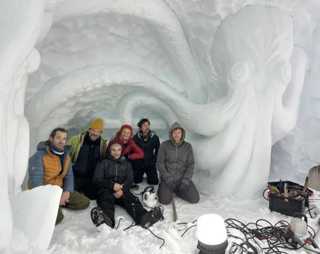 Grotte de neige sculptée_Champagny-en-Vanoise