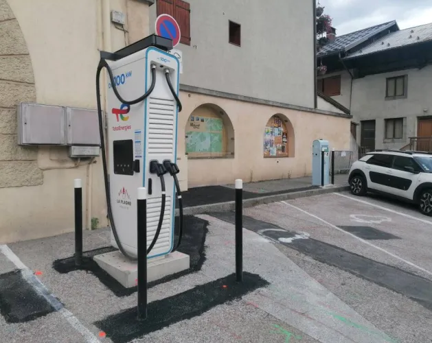 Borne recharge véhicule électrique de Macot