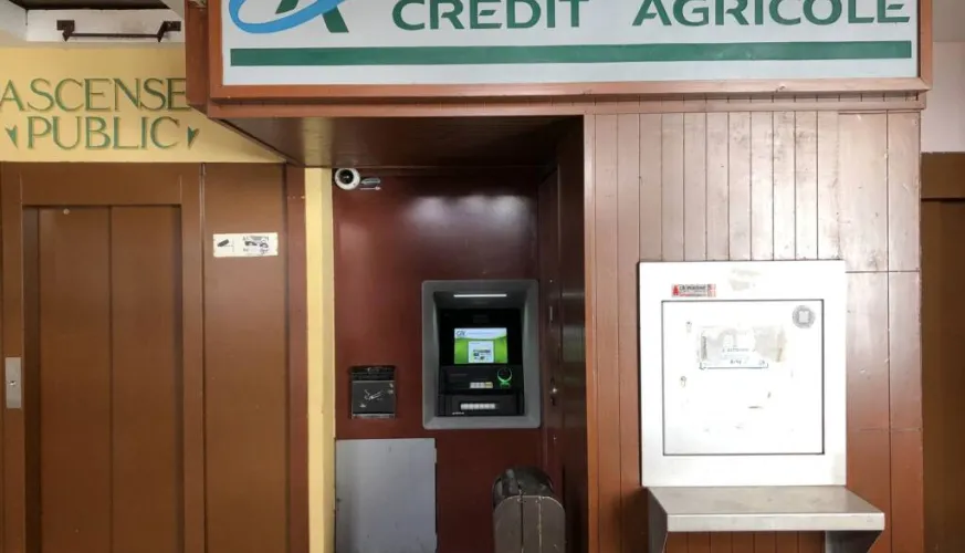 Distributeur de billets Crédit Agricole
