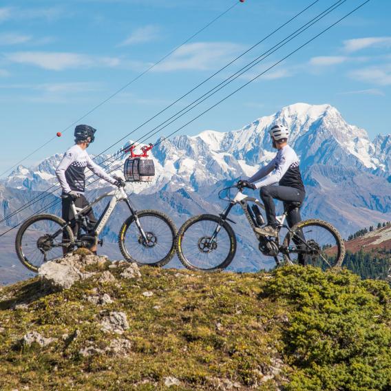 VTT sur le bike park face au Mont Blanc