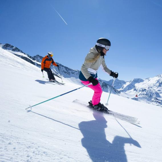 Ski sur le glacier de Bellecôte à La Plagne