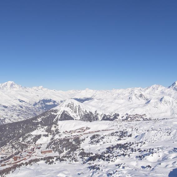 Panorama sur La Plagne depuis le sommet du Bécoin