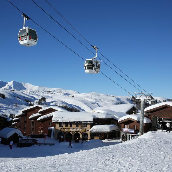 Télécabine et village de Belle Plagne