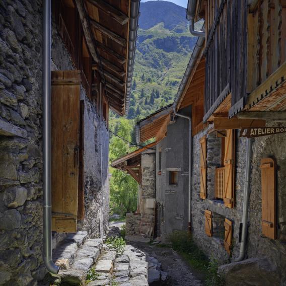 Ruelle à Friburge La Plagne Champagny en Vanoise