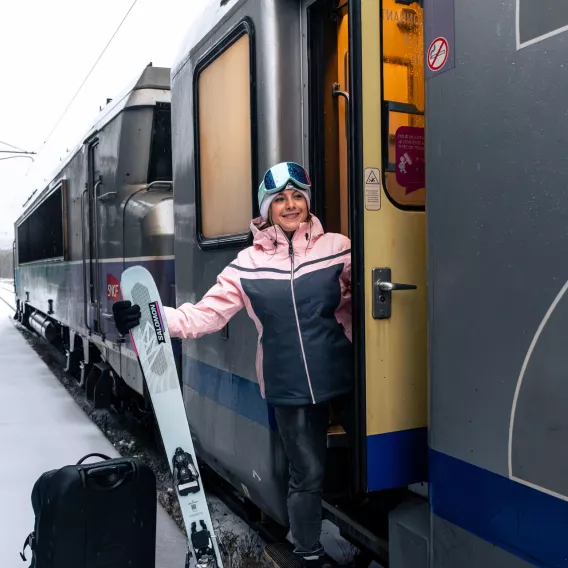 Gare_Aime_et_train-BrendanLePeru