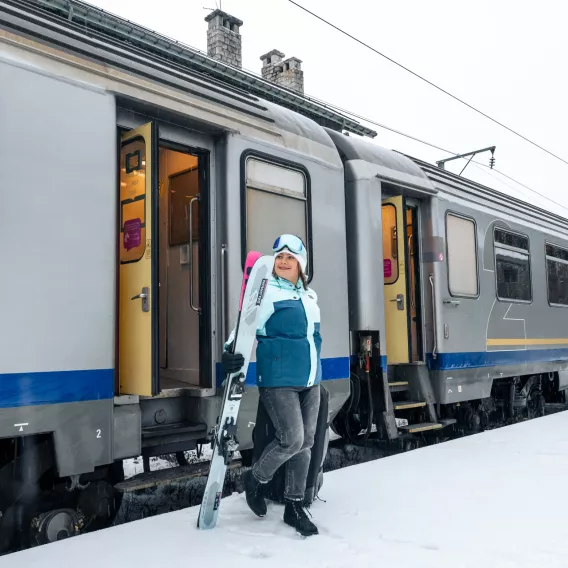 Gare_Aime_et_train-BrendanLePeru