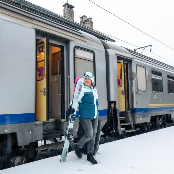 Gare_Aime_et_train-BrendanLePeru