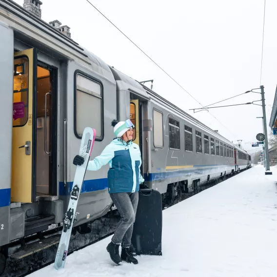 Gare_Aime_et_train-BrendanLePeru