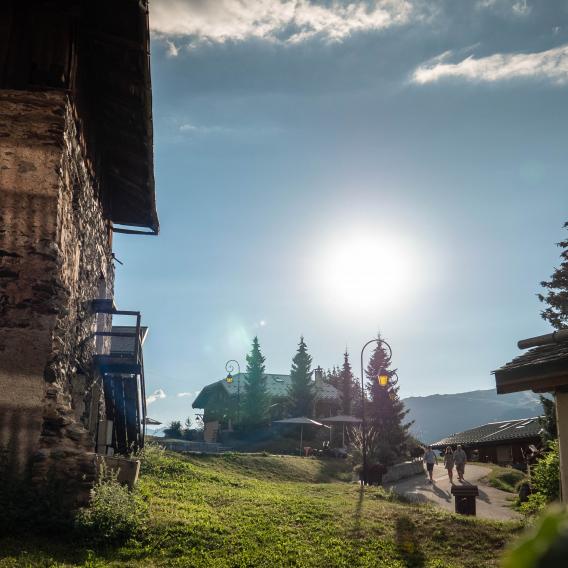 Vue du vieux village en été