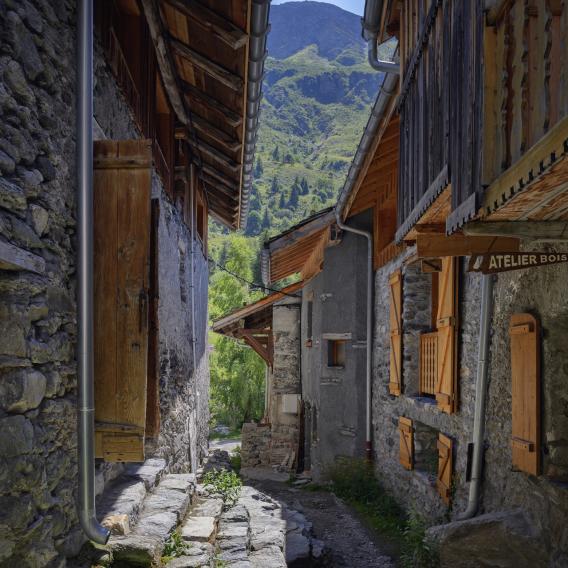 Ruelle typique village de friburge La Plagne
