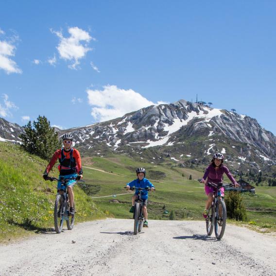 Vélo en famille à La Plagne