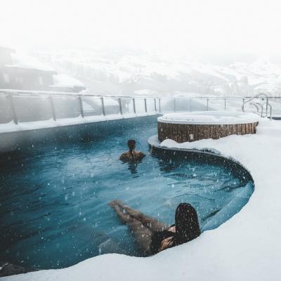 Passion spa : 5 adresses pour regarder les flocons tomber en amoureux depuis votre jacuzzi