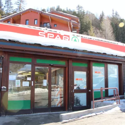 Façade de la supérette Spar à Plagne 1800