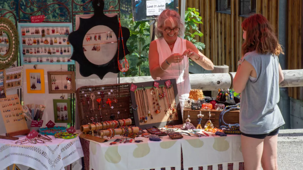 Marché artisanal, braderie des commerçants et vide greniers_Champagny-en-Vanoise