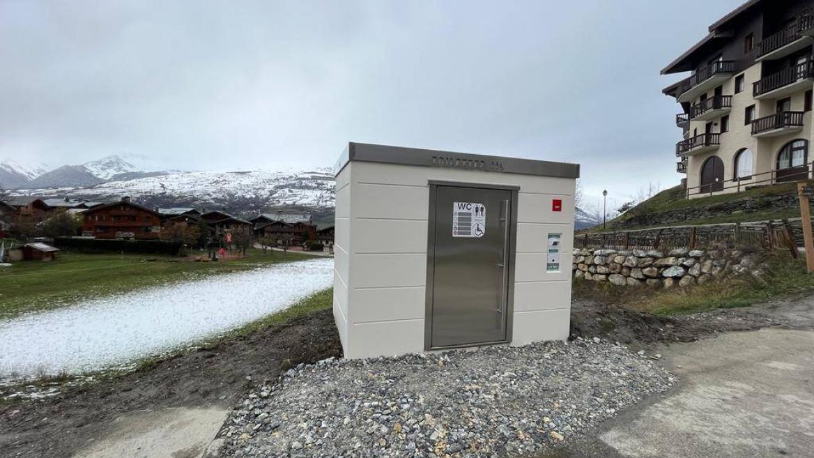 Toilette publique au départ du Télésiège de Montchavin