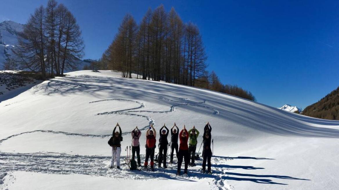 Snowga ou yoga dans la neige