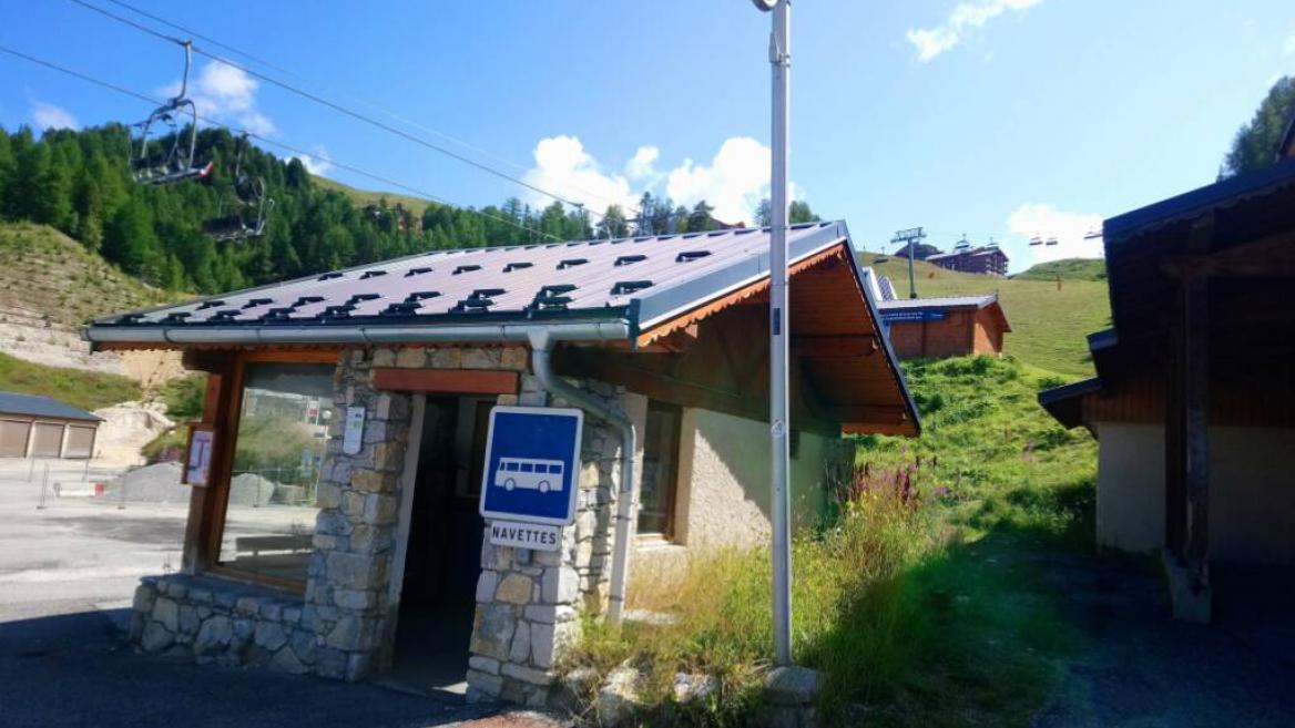 Arrêt navette salle hors sac