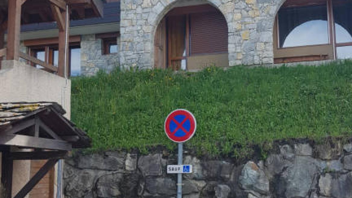 Place de parking handicapé