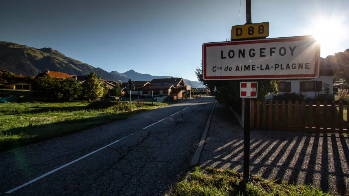 Longefoy : entrée du village