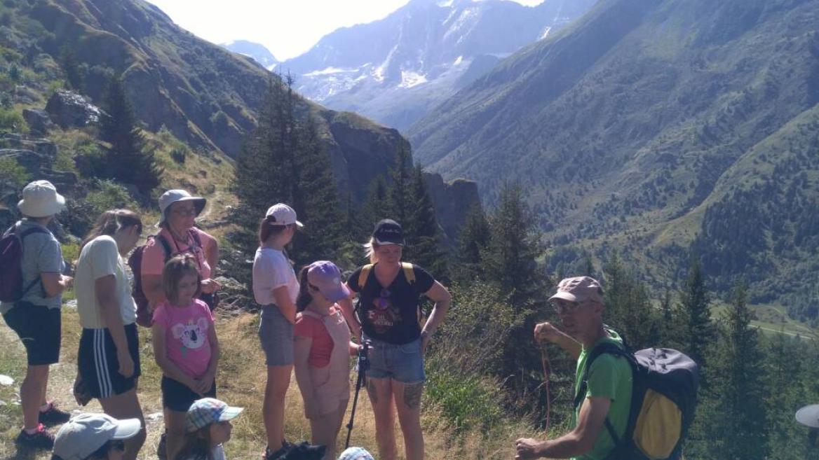 Randonnée-découverte : rencontre en chemin avec Julien, chevrier passionné à Champgny-le-Haut_Champagny-en-Vanoise