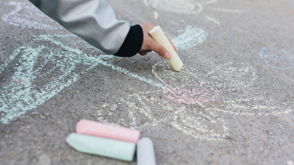 Peinture dans la rue pour les enfants_Aime-la-Plagne