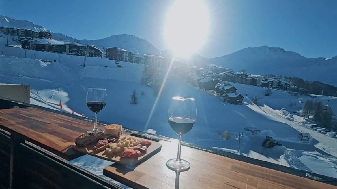 Vue sur les pistes depuis le balcon