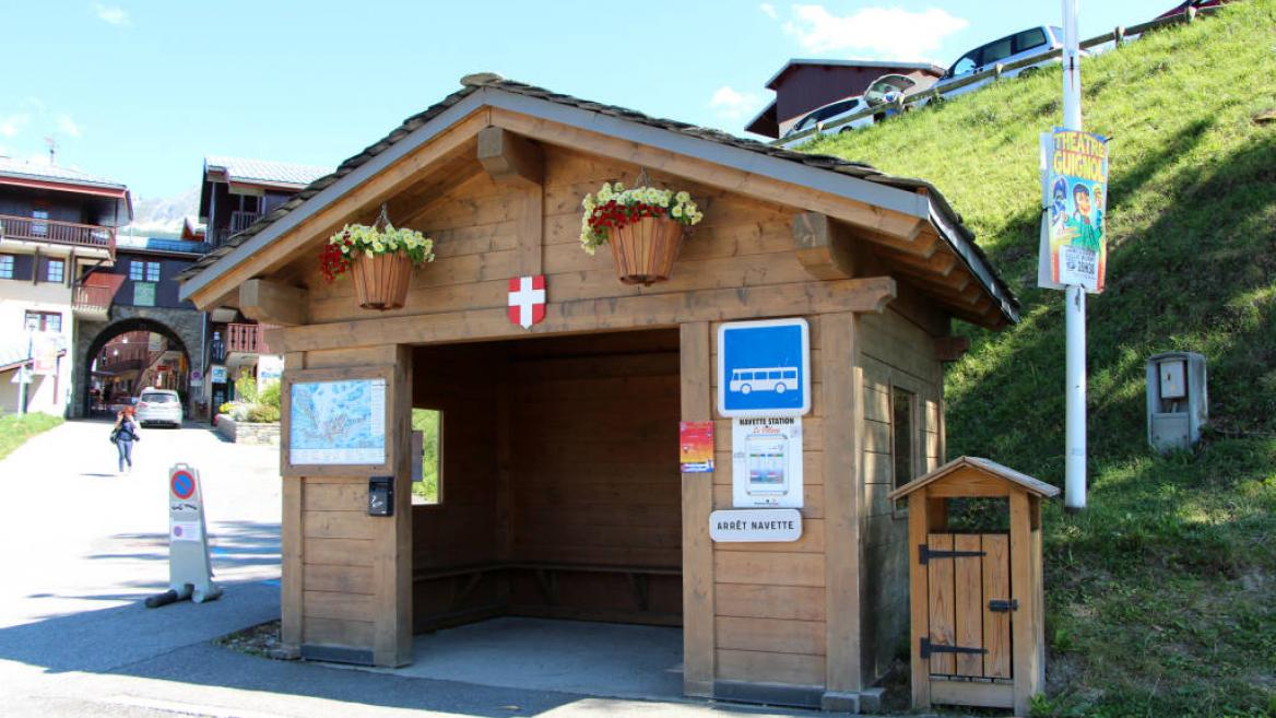 Arrêt navette à l'entrée de Montchavin