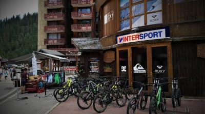 Intersport Bell Ext.jpg