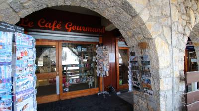 Le Café Gourmand, sous les arcades