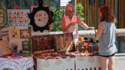 Marché artisanal, braderie des commerçants et vide greniers_Champagny-en-Vanoise