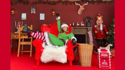 Photo souvenir dans le chalet du Père Noël