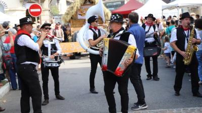 Fanfare Cocktail des montagnes en déambulation_Montchavin-les-Coches